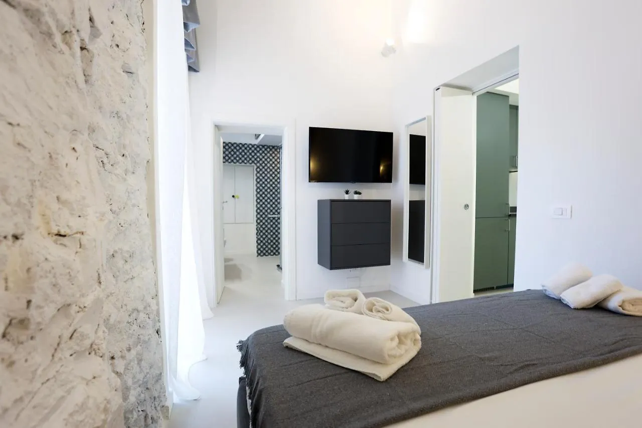 Suite I Miracoli Central Apartment Naples Italy